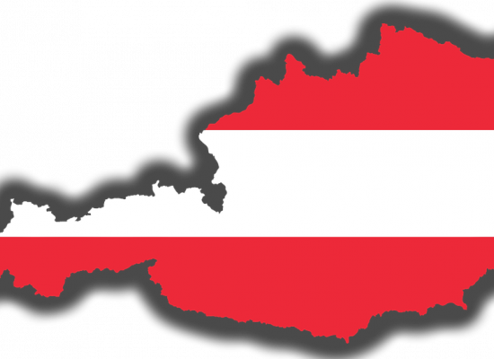 Silhouette Österreich mit Flaggenfarben